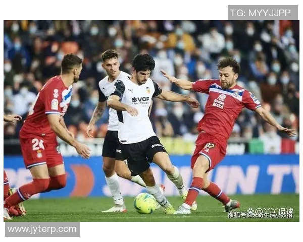 瓦伦西亚主场迎战萨拉戈萨争夺西甲联赛关键三分之战